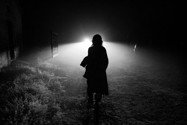 Thumbnail: 06A-Foto-Enno-de-Jonge_Dani-shadowplay_Oct2022_300dpi-1666525-BB.jpg